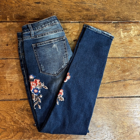 MISS ME Ankle Skinny Embroidered Medium Wash Distressed size 27 Jeans - Picture 9 of 16